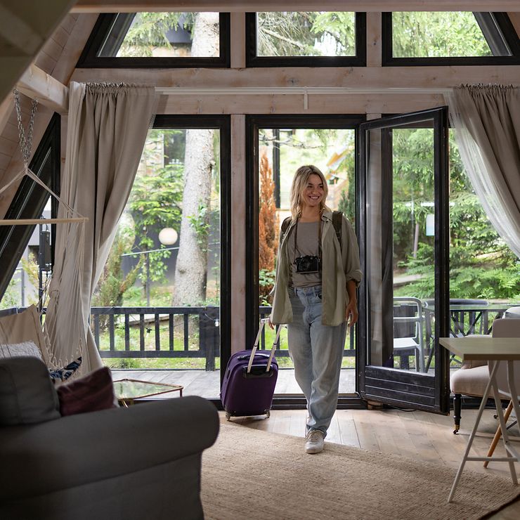 Wie sind Schäden in der Ferienwohnung versichert? (© Gettyimages / evgenyatamanenko)
