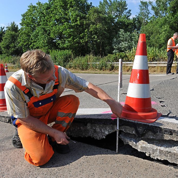 Hitzewelle: Welche Versicherung zahlt bei Schäden durch Blow-ups? (© picture alliance / dpa | Ingo Wagner)