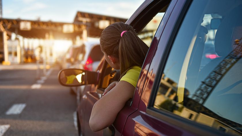 Grü­ne Karte: Ver­si­che­rung im Ausland nach­wei­sen (© Getty Images / NDinfinity)
