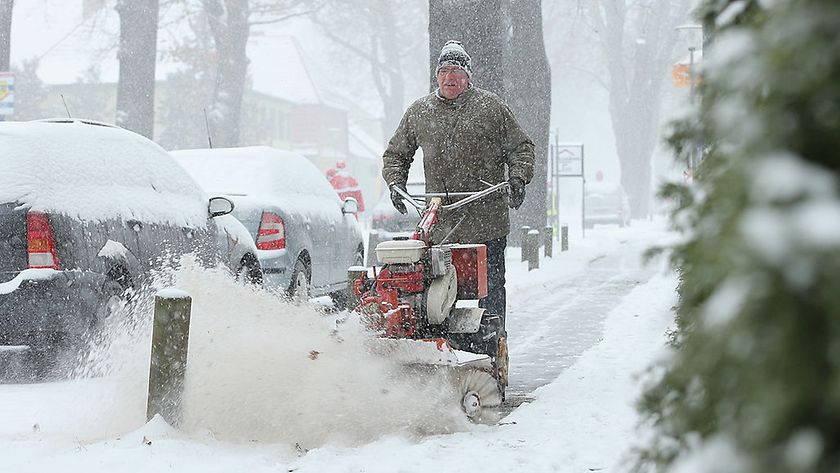Räum- und Streupflicht für Hausbesitzer und Mieter (© Getty Images / Sean Gallup)