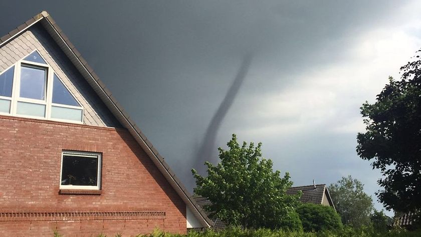 Tornados in Deutschland (© picture alliance / Freiwillige Feuerwehr Jübek)