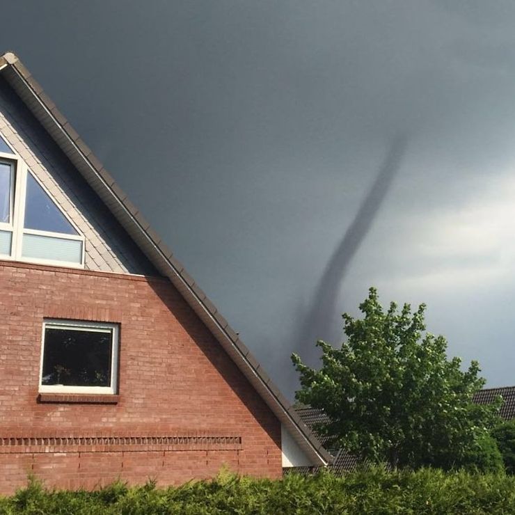 Tornados in Deutschland (© picture alliance / Freiwillige Feuerwehr Jübek)
