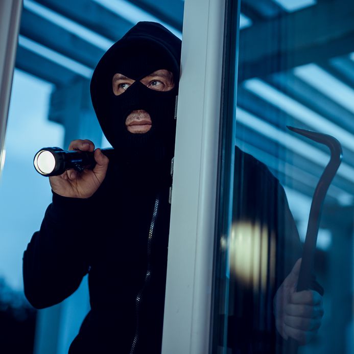 Schutz vor Einbrechern: Was wirklich hilft (© gettyimages / D-Keine)