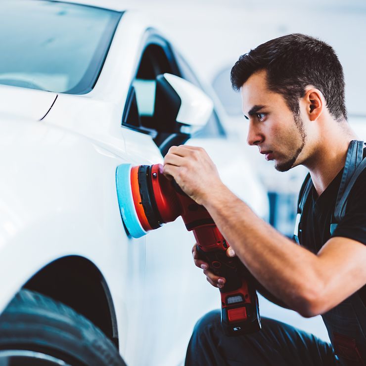 Autoreparatur: Diese 10 Ersatzteile sind besonders teuer geworden (© Gettyimages / NiseriN)