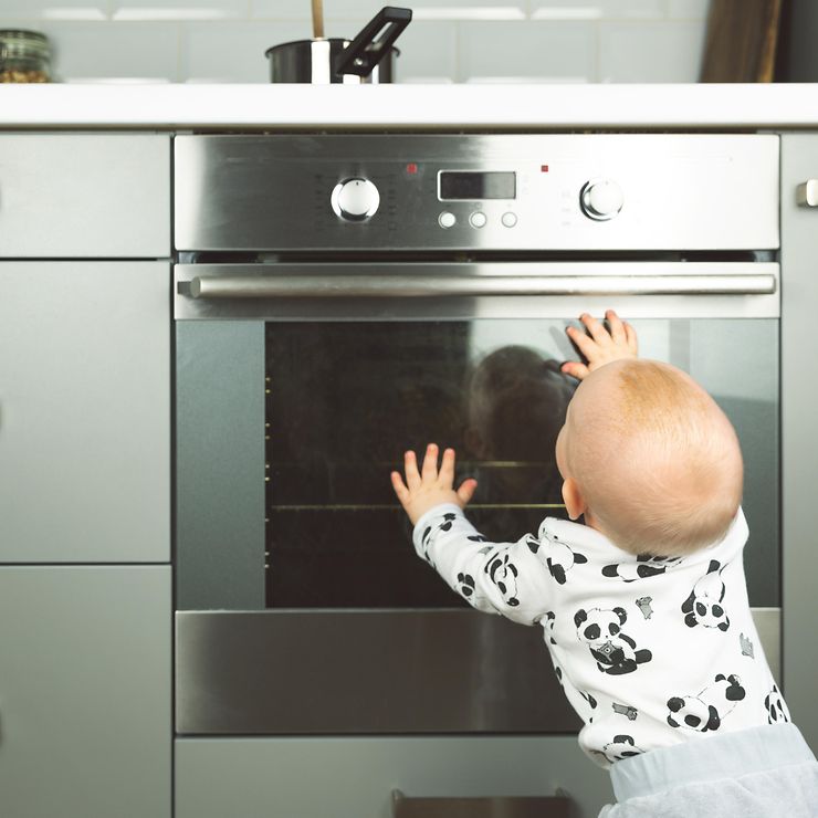 Kinderunfall-Check: Wie sicher ist der Alltag Ihres Kindes wirklich? (© gettyimages / artursfoto)